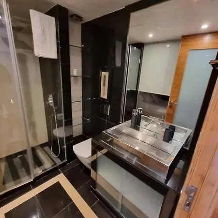 House Of Zoo * Лісабон